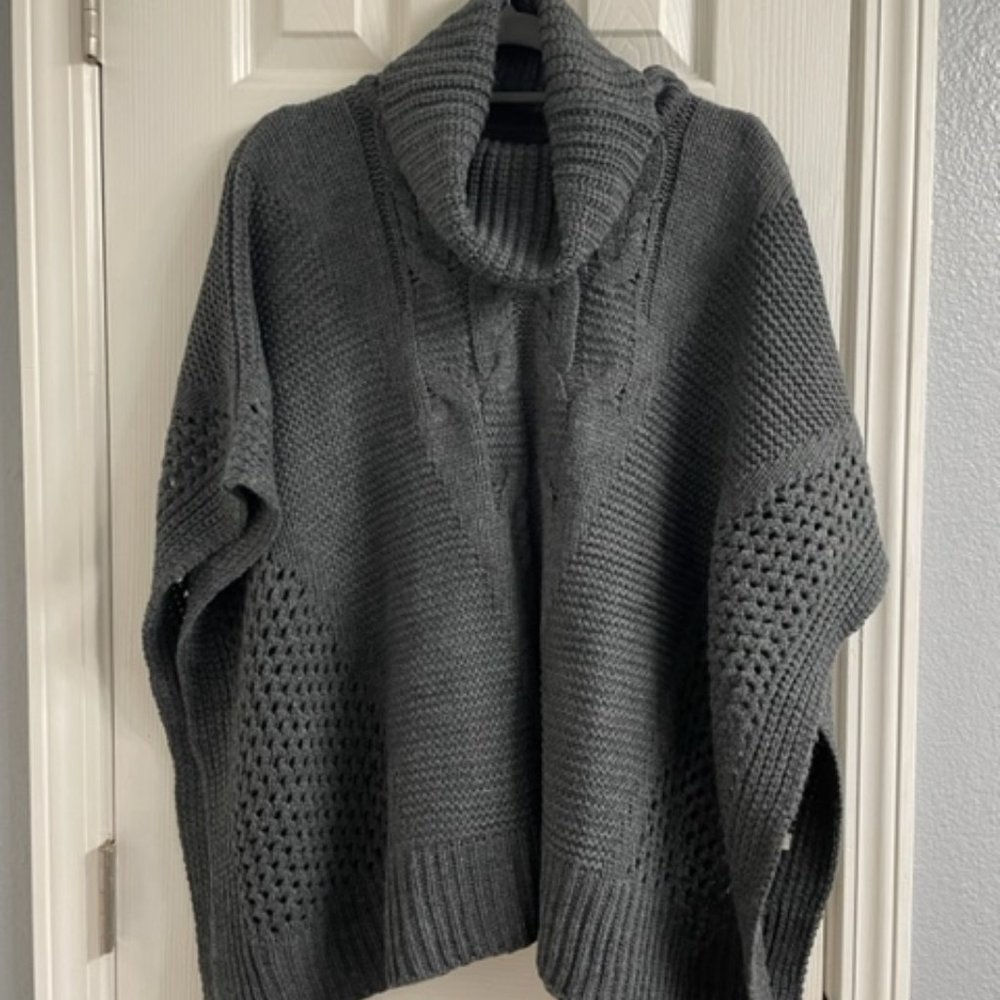 G. H. Bass & Co. gray poncho size: sm/md